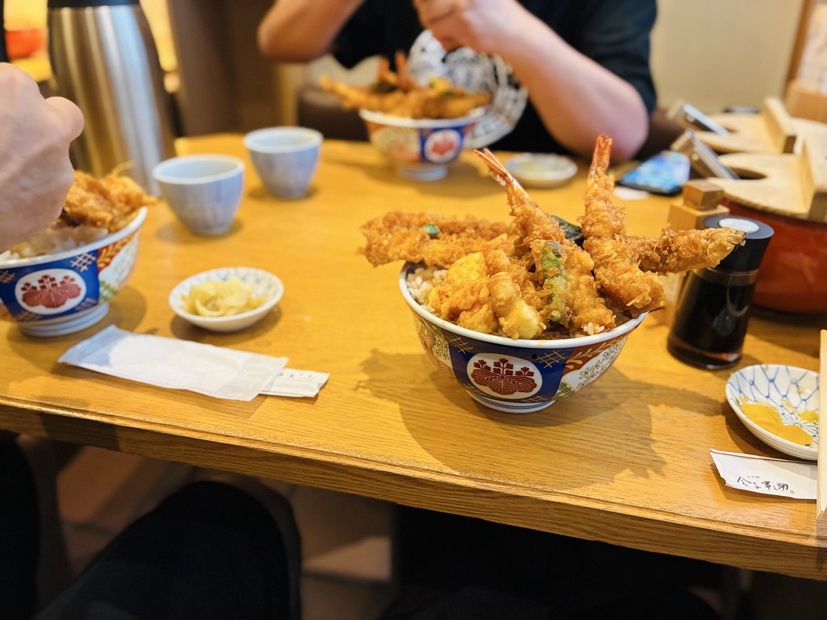 marchi1002's tweet photo. 食べたかった天丼🦐
並ばずに食べれてラッキー🤞 https://t.co/Z1YLmV832S