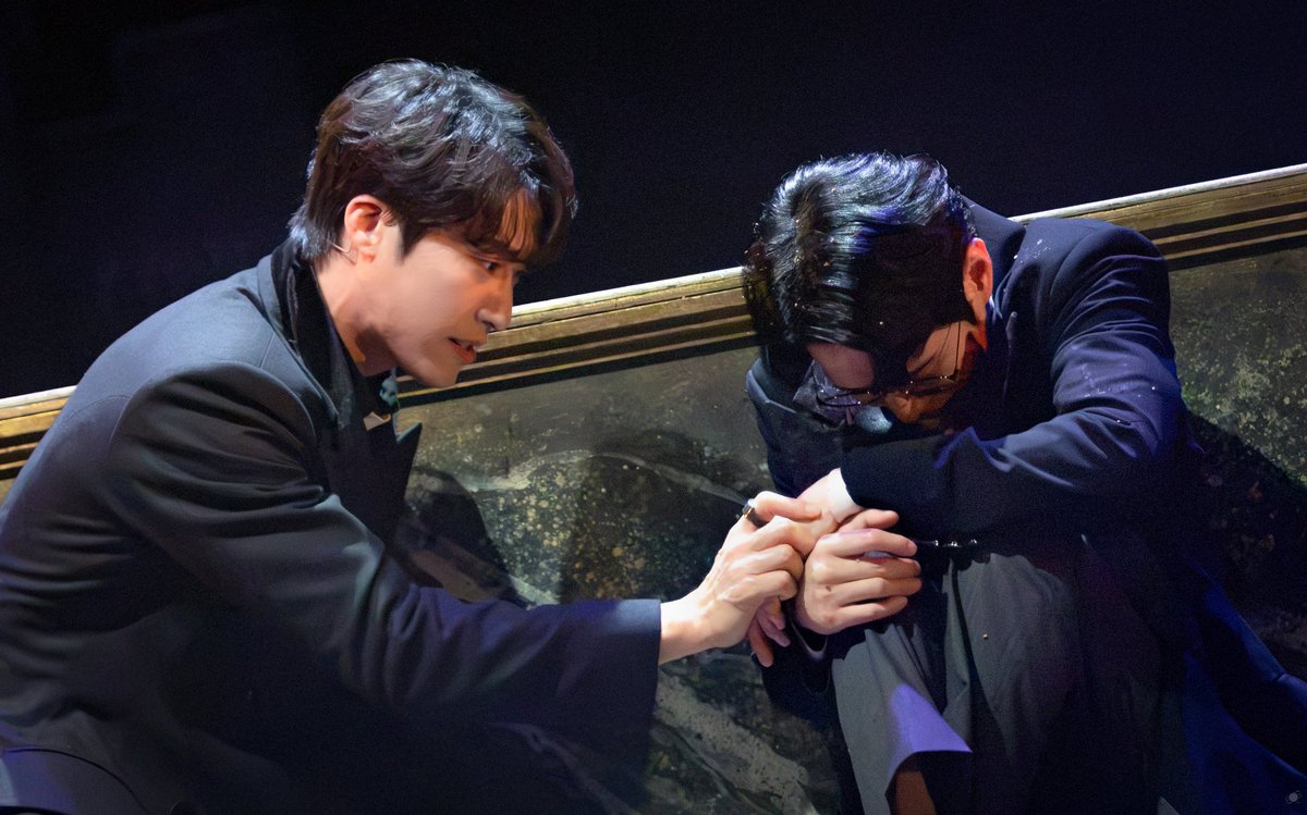 dan_100shine's tweet photo. 뮤지컬 <브라더스 까라마조프>     
260729
스페셜 커튼콜 - 대심문관Ⅱ
이반 #임강성 배우님    
알료샤 #김지철 배우님

#브라더스까라마조프 #대학로최고의가족뮤지컬 https://t.co/psDqPhMued