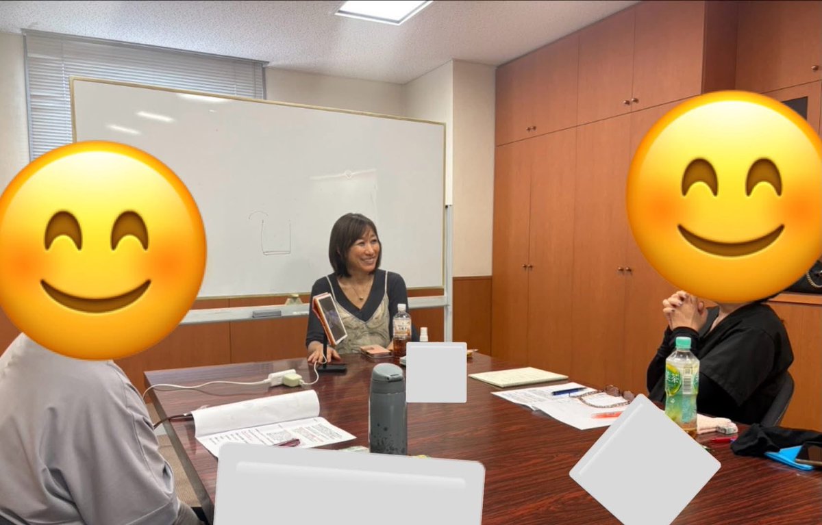 likeme1022's tweet photo. 昨日は
#依存症家族のための幸せ引き寄せ講座
大阪42期の第1回目でした😊
今回は #ゲーム依存症
#ギャンブル依存症 に悩むメンバー達
ゲームもアルコールも薬物も
ギャンブルも原因は同じ
#依存症ー共依存 の仕組みを知ることで
回復していけるのよね💕
さあ、これから全く違う人生の
始まりだよ⭐️ https://t.co/9OAvYjgL9M