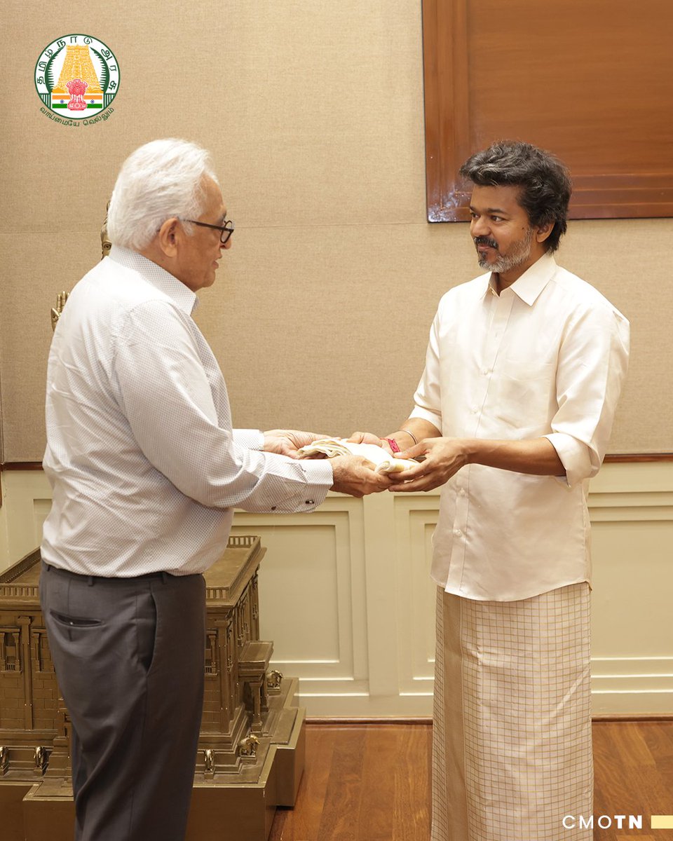 CMOTamilnadu's tweet photo. மாண்புமிகு தமிழ்நாடு முதலமைச்சர் திரு.ச. ஜோசப் விஜய் அவர்களை இன்று (31.07.2026) தலைமைச் செயலகத்தில், மலையாள மனோரமா குழுமத்தின் நிர்வாக ஆசிரியர் திரு. ஜேக்கப் மேத்யூ, மலையாள மனோரமா குழுமம் மற்றும் மலையாள மனோரமா தொலைக்காட்சியின் செயல் ஆசிரியரும், இயக்குநருமான திரு.ஜெயந்த் மாமென் மேத்யூ, தி வீக் வார இதழின் தலைமை இணை ஆசிரியரும் இயக்குநருமான திரு. ரியாத் மேத்யூ, மலையாள மனோரமா குழுமத்தின் ஆசிரியரும் இயக்குநருமான திரு. ஹர்ஷா மேத்யூ ஆகியோர் சந்தித்துப் பேசினார்கள்.

#CMJosephVijay‌