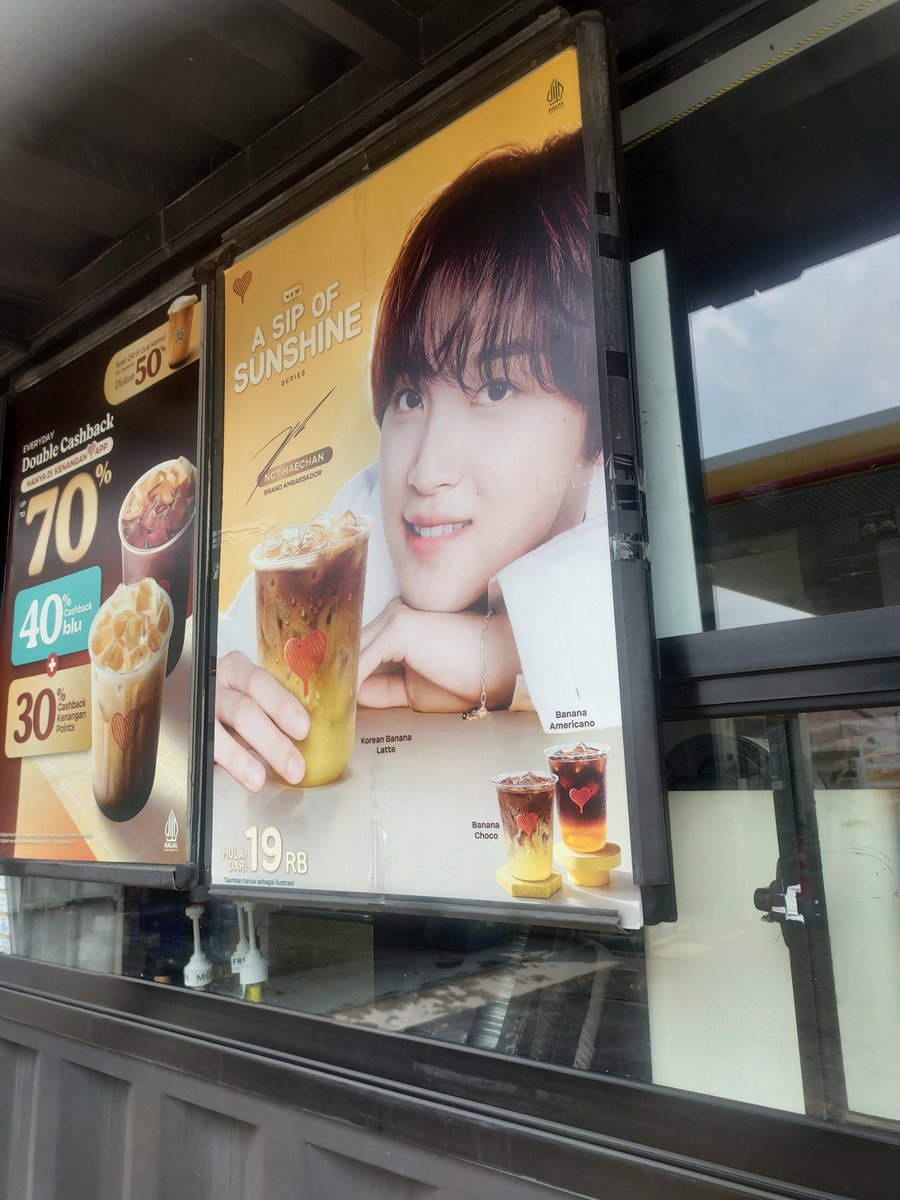 vvshaechi's tweet photo. halo sfs yang rumahnya di sekitar jakarta selatan aku punya info nih kopi kenangan yang masih avail giftset haechan🥰 yuk berburu sebelum kehabisan https://t.co/61YQZqBfvV