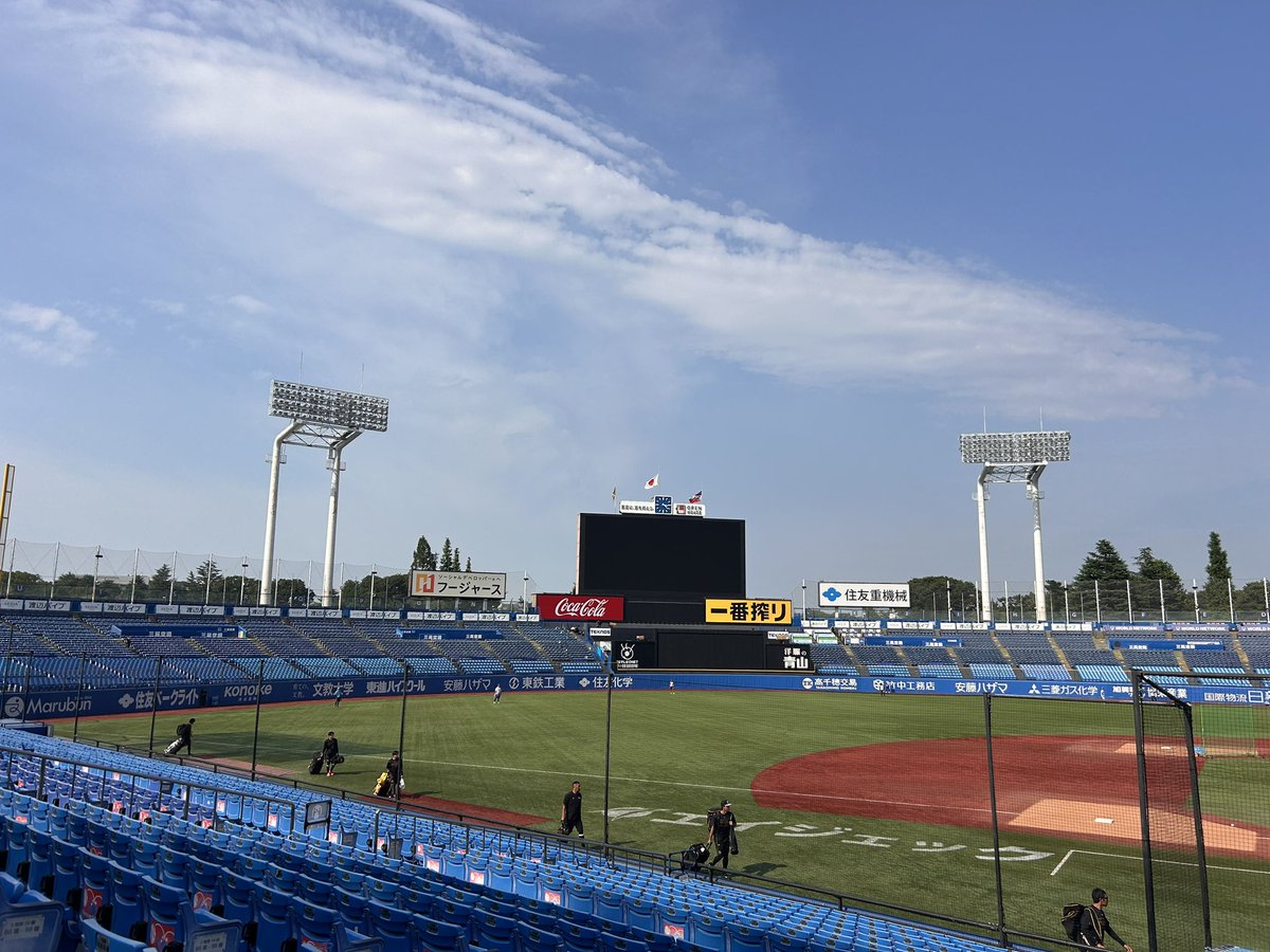 SponichiYagi's tweet photo. 森下翔太選手が神宮に姿を現しました。 https://t.co/7uaFmUYhdu