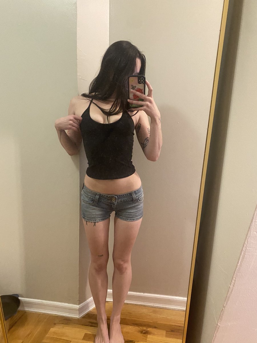 c1110o's tweet photo. The Last selfie I took in my apartment🧎🏻‍♀️‍➡️ https://t.co/wnuaBsOA8q