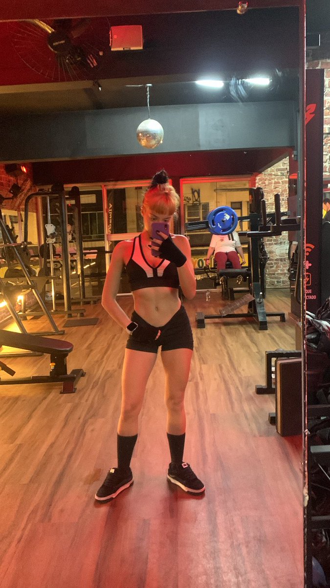 maliahzinha's tweet photo. @luzhanker N to no shape máximo mas q da da sim, mas depende de estrutura óssea, metabolismo, dieta, treino, muita coisa https://t.co/dgj8RZmwg1
