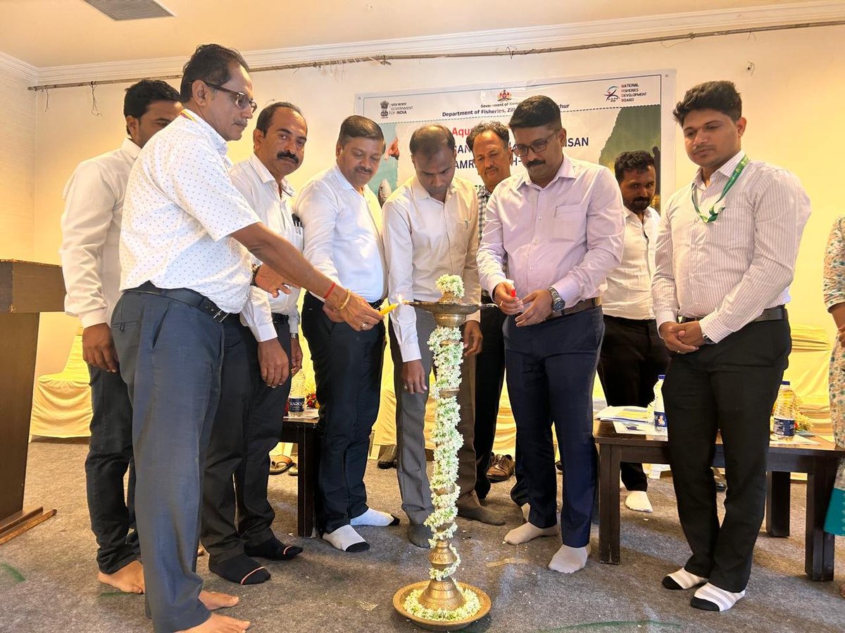 DOFGOK's tweet photo. ದಿನಾಂಕ: 30-07-2026 ರಂದು ರಾಯಚೂರು ಜಿಲ್ಲೆಯ ಸಿಂಧನೂರು ಪಟ್ಟಣದ ವಿನಯ್ ರೆಸಿಡೆನ್ಸಿ ಹೋಟೆಲ್ ನಲ್ಲಿ ಭಾರತ ಸರ್ಕಾರ, ಕರ್ನಾಟಕ ಸರ್ಕಾರ, ಮೀನುಗಾರಿಕೆ ಇಲಾಖೆ ಹಾಗೂ ರಾಷ್ಟ್ರೀಯ ಮೀನುಗಾರಿಕಾ ಅಭಿವೃದ್ಧಿ ಮಂಡಳಿ (NFDB) ಇವುಗಳ ಜಂಟಿ ಆಶ್ರಯದಲ್ಲಿ ಮಹತ್ವದ 'ಜಲಕೃಷಿ ವಿಮೆ' ಮತ್ತು (1/8) https://t.co/tKVjjZuAOV