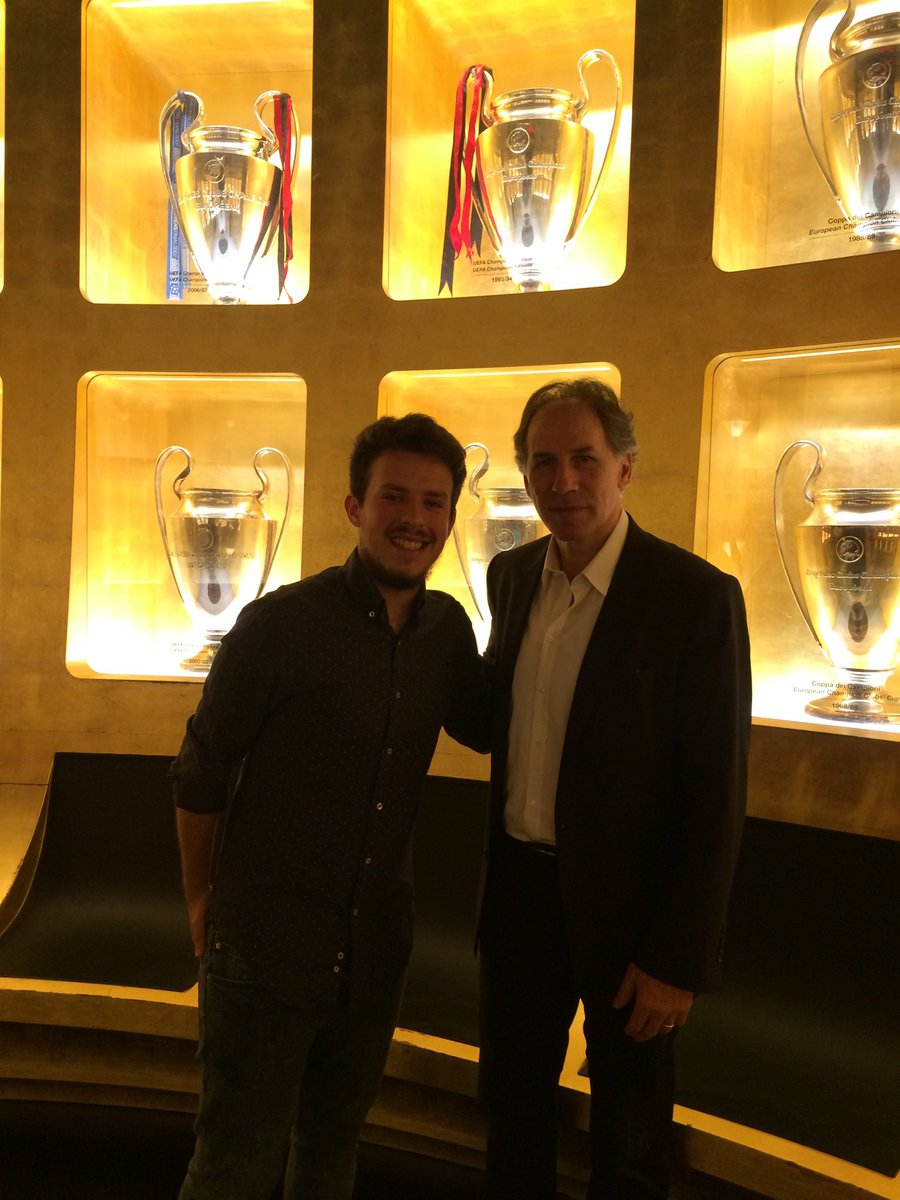 IratiPratSC's tweet photo. De Franco Baresi siempre me acordaré porque fue una de mis primeras entrevistas.

Un tipo educadísimo, a la altura de la leyenda y el club que representaba. No le importó que mi italiano fuera lamentable, lo hizo fácil en todo momento. Un verdadero capitán.

Descanse en paz. https://t.co/FEjdxoa5Gv