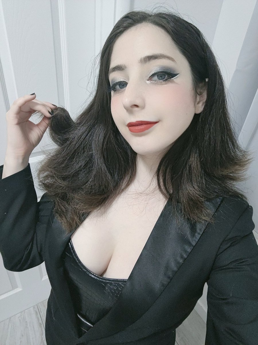 MikomiExtra's tweet photo. Up here baby, up here🤭 https://t.co/6QI7dEtoeC