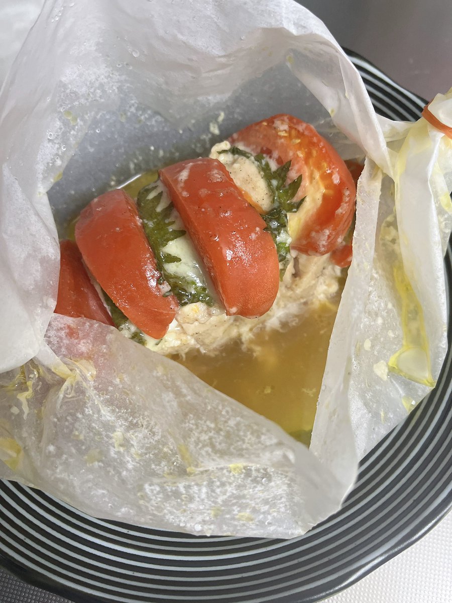 Hiroko6723's tweet photo. 一昨日作った晩御飯の一部(ง  ᵕωᵕ)ว♪
塩コショウもう少しかけても良かった感じがするけど美味しかった https://t.co/4LlkfgGF3E