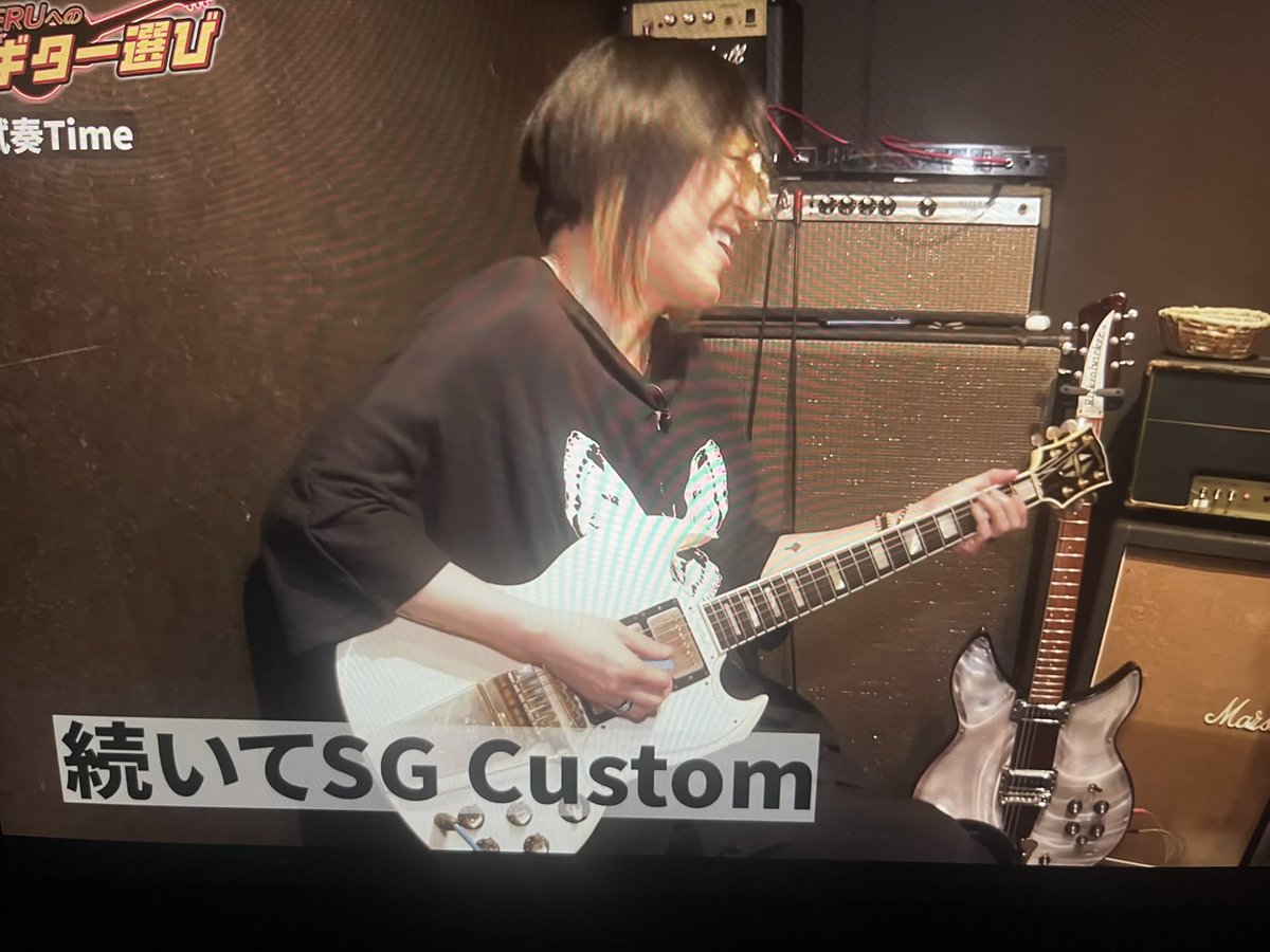 kta83's tweet photo. 今日はGLAY幕張〜！！！
病院内で1番GLAYのライブに行きそうな格好で面会に来たよ🏥
今日も暑いから会場待ちの皆さんご安全に！飲み物ガブガブ飲んで日影探してハイコミして開演したら存分に楽しんで下さい🤩
ラナウェイとcynical演ったら教えて下さい♪
#GLAYの日
#幕張伝説
#HAPPYSWING https://t.co/R5mlheTQHy