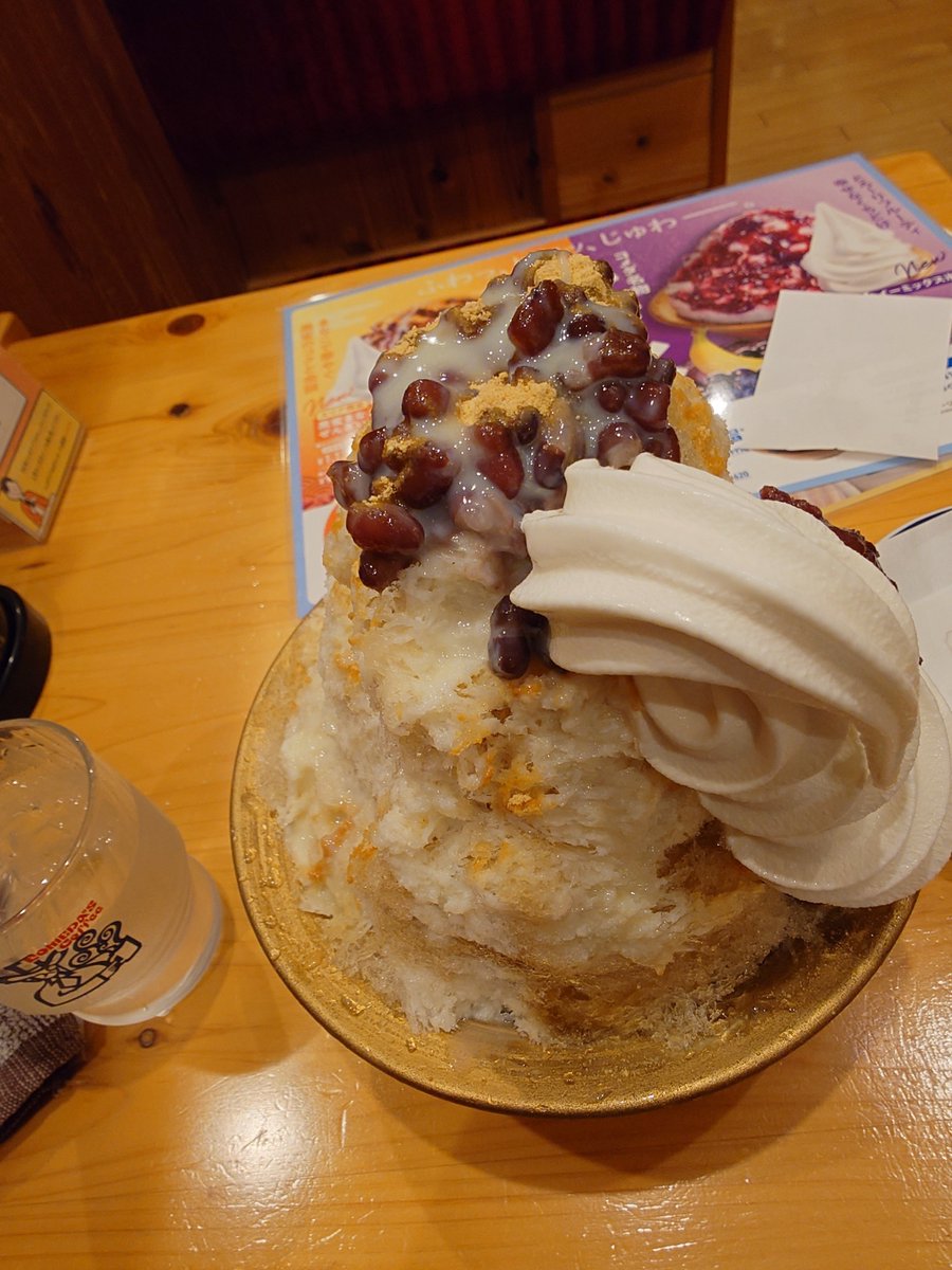 HyperVita's tweet photo. そういえばコメダのかき氷が聞くほど大きくないとか噂があったがしっかり大きかった https://t.co/ur82lc5dDr