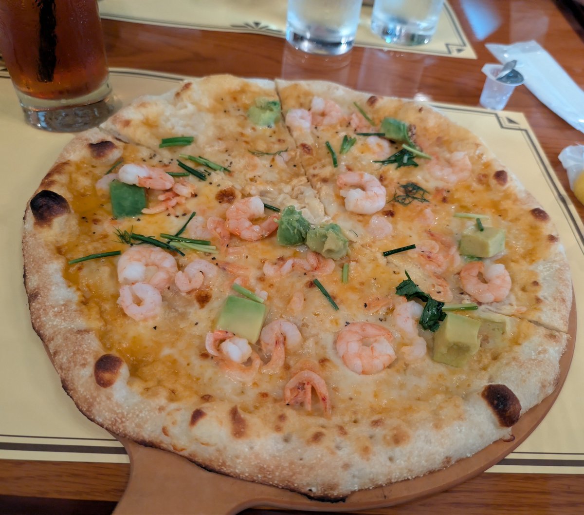 GTS1351kazu's tweet photo. ユニバのご飯高いよぉ(  ´ཫ`)
ピザ食べた(๑'ڡ'๑)୨♡ https://t.co/tKQkXKBDy4