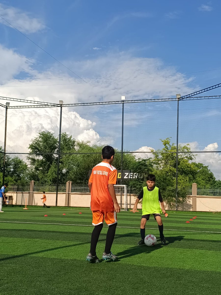 MivranFs's tweet photo. Master the ball, master the game! At Mivran Football School, we focus on developing first touch, close control, dribbling, balance, and confidence—the skills every great footballer needs. 💚🔥 https://t.co/IhXCCImguw