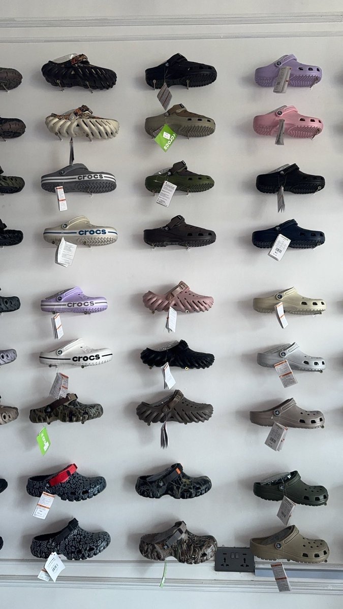 samdarrko's tweet photo. Footwear Rack is active today
They have 
✅ Crocks
✅ Slides
✅ Sneakers etc

Shop Location: Teshie First Junction (Footwear Rack Store on all maps)

DM @footwear_rack to place orders
WhatsApp 0269560634

Mon-Sat (8am-7pm)
Sun (Deliveries only) https://t.co/Gf044eGc7X