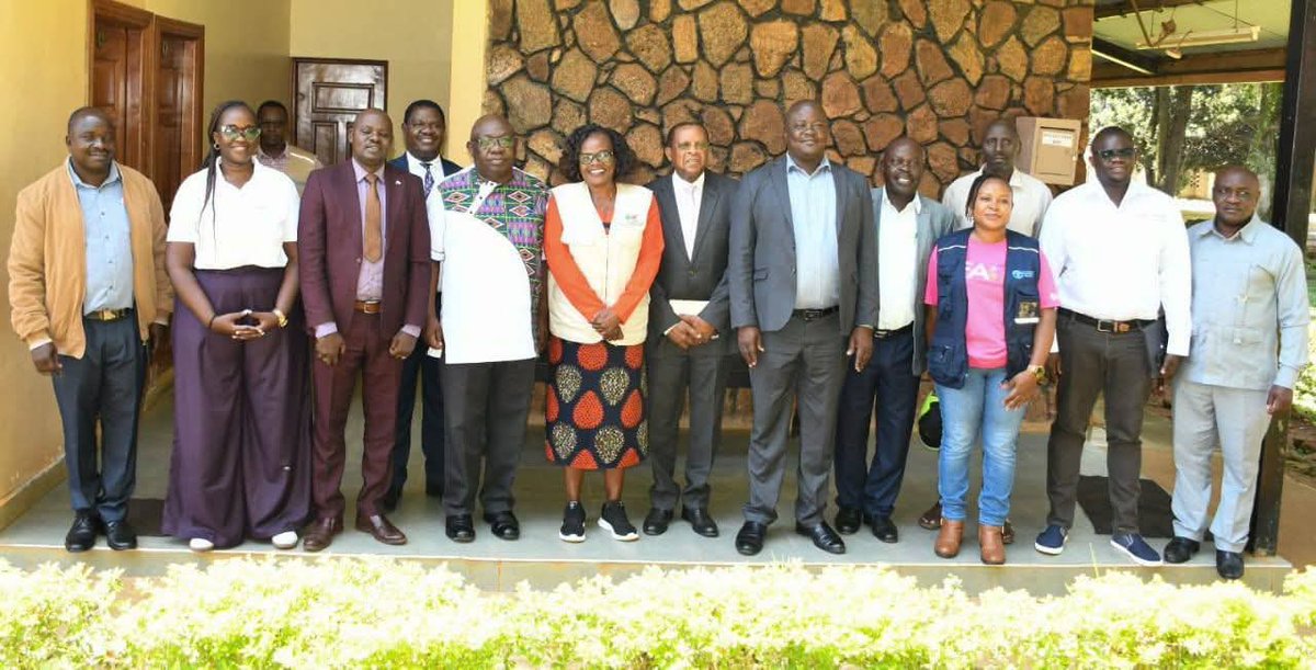 FAOKenya's tweet photo. #FAO joined County Government of #Bungoma, @EUinKenya &amp; partners to launch County Agroecology Strategy &amp; witness handover of KES 20 million in grants to 18 Agroecology Service Providers &amp; 8 ASP Hubs under @EUinKenya -funded #BOOSTProject. https://t.co/B2QWNBEMer