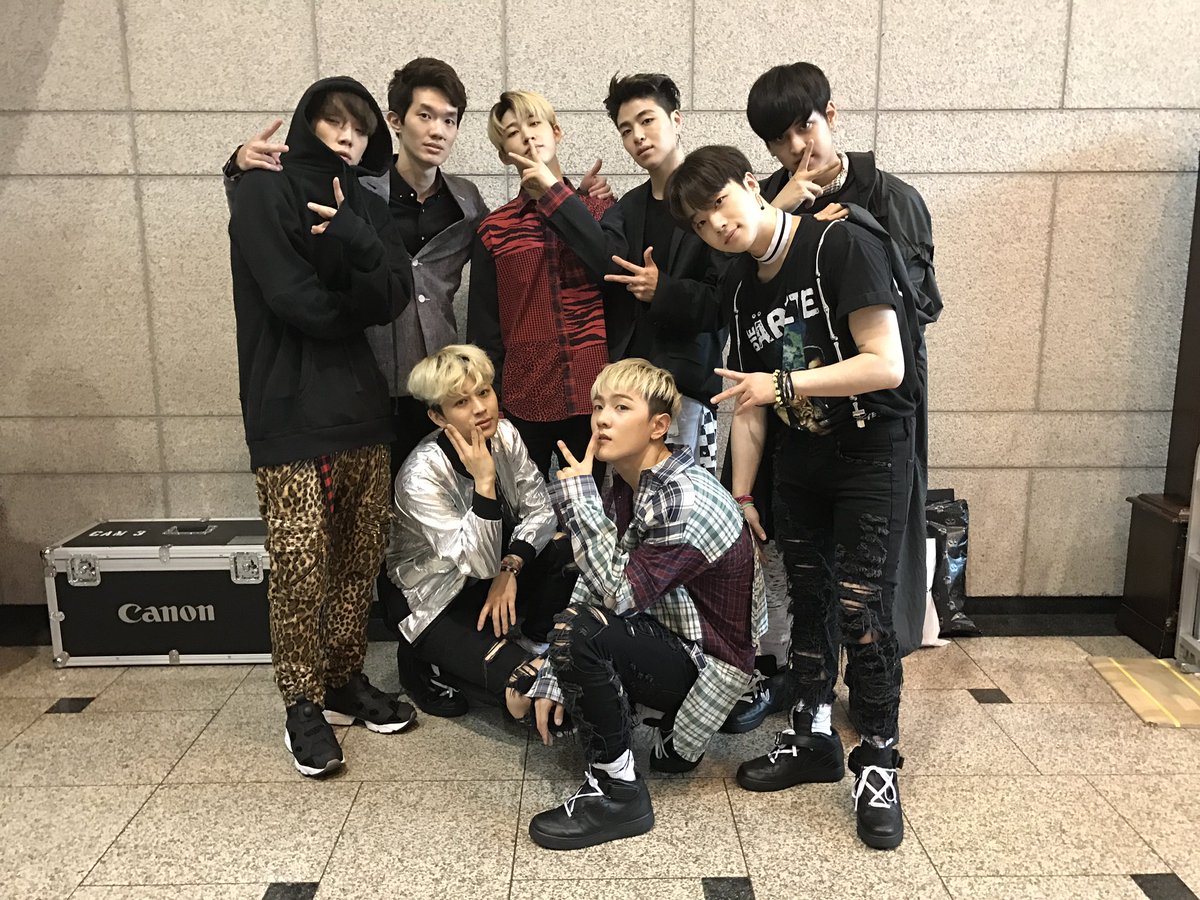 lix_lee007's tweet photo. iKON @ INKIGAYO (SEL, 2017) ➡️ iKON @ SUNDOWN (SG, 2019) ➡️ TAKE OFF (BKK, 2023) ➡️ FOUREVER (SG, 2026) https://t.co/5VY9O57Dtr
