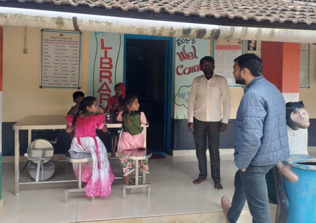ZP_Kodagu's tweet photo. ಮಡಿಕೇರಿ ತಾII ಚೆಂಬು ಗ್ರಾ.ಪಂ. ಕಚೇರಿಗೆ ಮುಖ್ಯ ಕಾರ್ಯನಿರ್ವಹಣಾಧಿಕಾರಿಗಳು ಕೊಡಗು ಜಿಲ್ಲಾ ಪಂಚಾಯತ್ ಇವರು ಆಗಮಿಸಿ ಗ್ರಾಮ ಪಂಚಾಯಿತಿನ ಎಲ್ಲಾ ಅಭಿವೃದ್ಧಿ ಯೋಜನೆಗಳನ್ನು ಪರಿಶೀಲಿಸಿ ಮಾಹಿತಿ ಪಡೆದು ಸಲಹೆ ಸೂಚನೆಗಳನ್ನು ನೀಡಿದರು.
#RDPR #Kodagu #RuralDevelopment https://t.co/H755AHJlRI