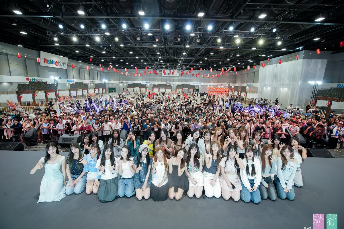 bnk48official's tweet photo. [🏮👘] #BNK48CGM48BonOdori2026

ภาพบรรยากาศงาน BNK48 & CGM48: Bon Odori 2026 เมื่อวันที่ 24-26 กรกฎาคม 2026 ที่ผ่านมา
https://t.co/qcfovQ8Mps

BNK48 & CGM48: Bon Odori 2026
–Thailand Japan めっちゃカッコイイ！–

🗓️ 24-26 JUL 2026
📍 Island Hall, Fashion Island (Bangkok)

#FashionIsland
#THJPรำวงMatsuri
#BNK48 #CGM48