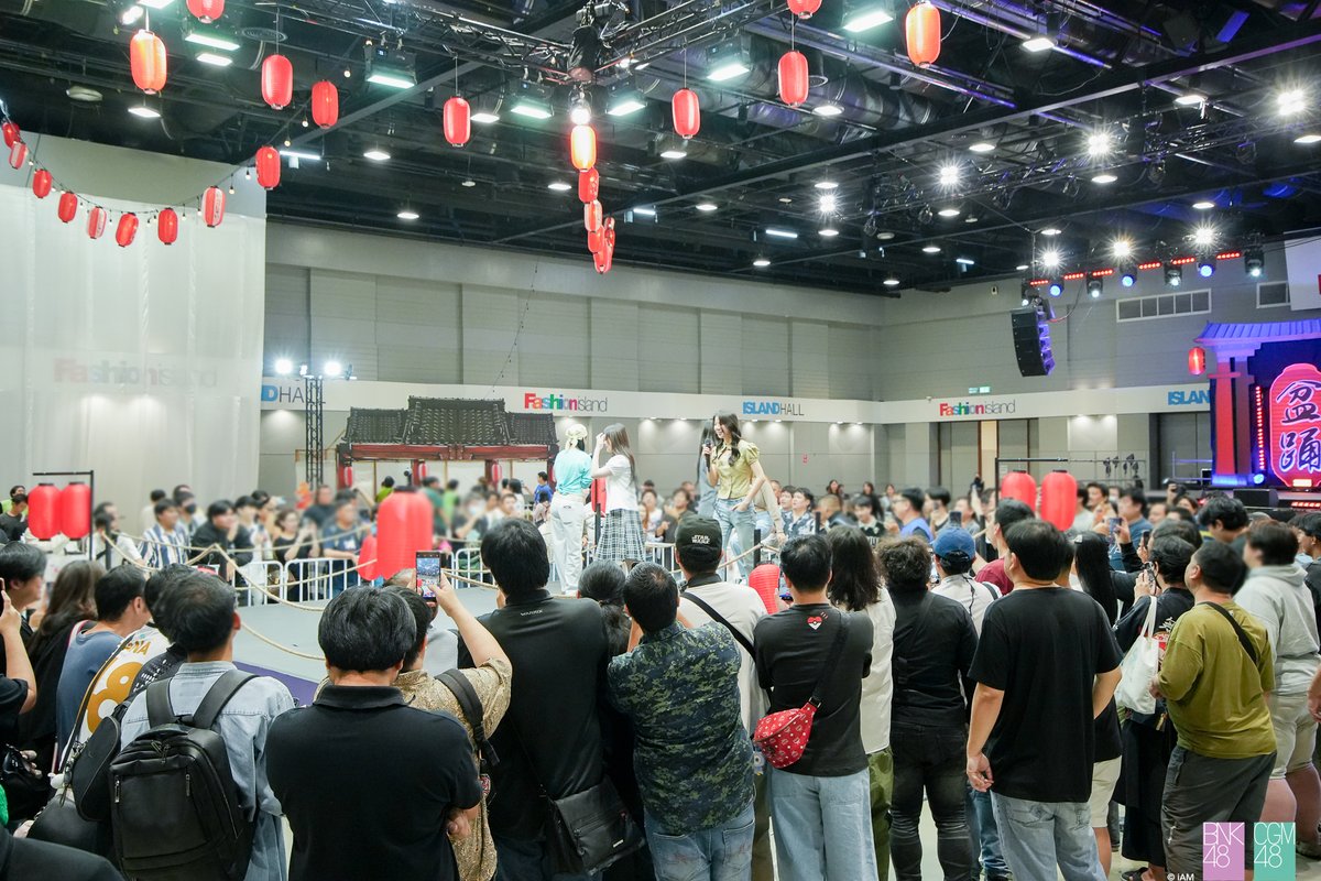 bnk48official's tweet photo. [🏮👘] #BNK48CGM48BonOdori2026

ภาพบรรยากาศงาน BNK48 & CGM48: Bon Odori 2026 เมื่อวันที่ 24-26 กรกฎาคม 2026 ที่ผ่านมา
https://t.co/qcfovQ8Mps

BNK48 & CGM48: Bon Odori 2026
–Thailand Japan めっちゃカッコイイ！–

🗓️ 24-26 JUL 2026
📍 Island Hall, Fashion Island (Bangkok)

#FashionIsland
#THJPรำวงMatsuri
#BNK48 #CGM48