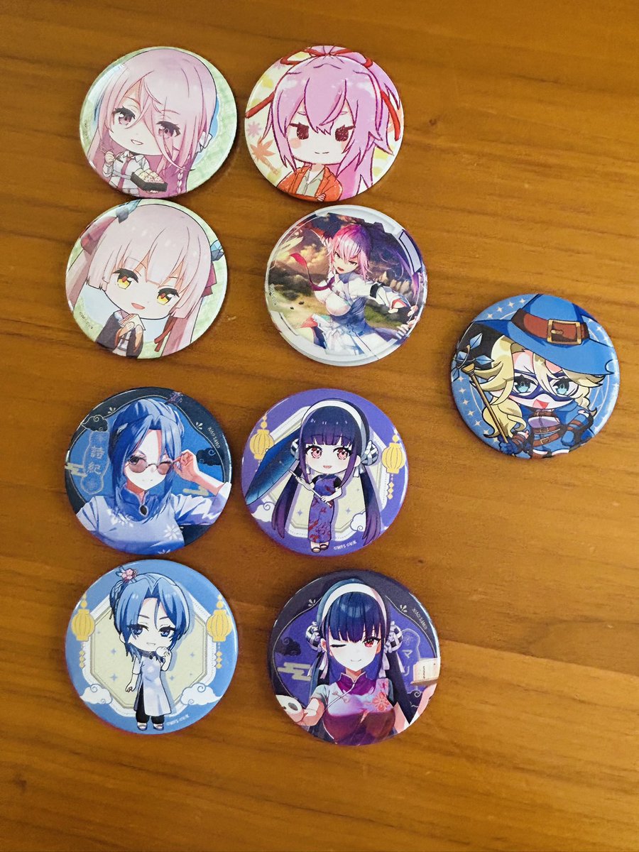 LaughClover's tweet photo. ヘブンバーンズレッド グッズ譲渡

【譲】
写真に掲載しているグッズのみ

【求】
1枚目 アクスタ 900円
2枚目 Big缶バッチ 700円
3枚目 アクリルカード 600円
4枚目 缶バッチ 500円

【方法】
ヘブバン4.5thフェス 当日手渡しのみ！
 #ヘブバン https://t.co/mNTIDTOiYf