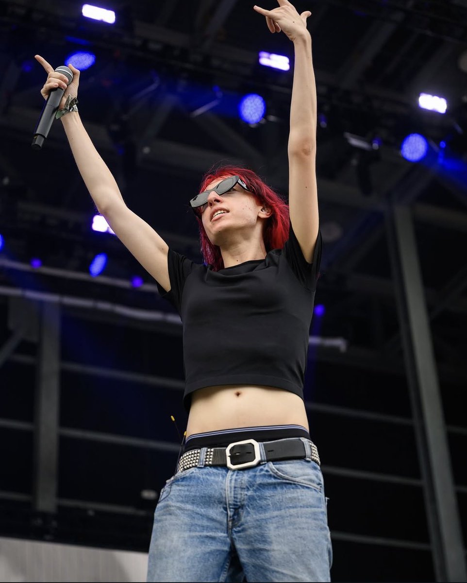 blutterfree's tweet photo. the coolest girl ever https://t.co/OSnxJOCQ5g
