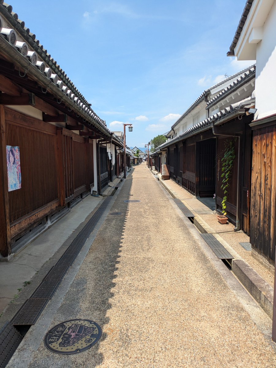 KG_Holy's tweet photo. 奈良県橿原市の今井町を散策☀️
週末は結構な人混みですが平日は静かなものです。のんびり歩いたのちカフェで一息入れるのも一興🍧 https://t.co/ohOCwxwrZk