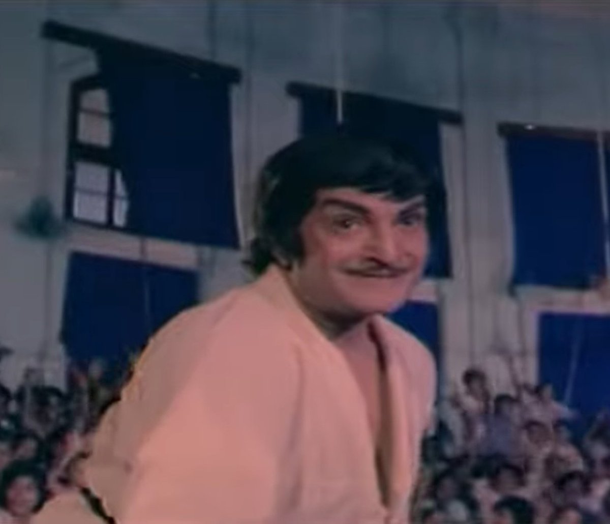 PJRaghuRanjith's tweet photo. ఈ కరాటే Fight &amp; Expressions చూసాక అర్థమైంది అన్నయ్య @KChiruTweets అసలు నువ్వు 4 Decades రారాజుగా ఎందుకు వెలిగావో 💥🙏

నీవి కొన్ని aggressive posters చూస్తుంటే goosebumps వస్తున్నాయి ఇప్పుడు కూడా 🔥

#MegaStarChiranjeevi
#KonidalaChiranjeevi https://t.co/x6h13g75y4