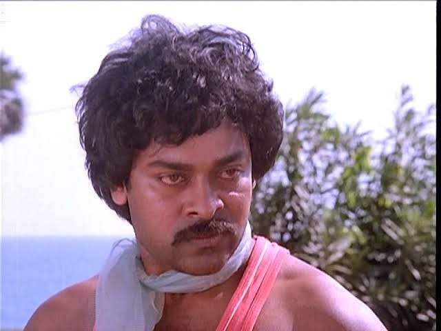 PJRaghuRanjith's tweet photo. ఈ కరాటే Fight &amp; Expressions చూసాక అర్థమైంది అన్నయ్య @KChiruTweets అసలు నువ్వు 4 Decades రారాజుగా ఎందుకు వెలిగావో 💥🙏

నీవి కొన్ని aggressive posters చూస్తుంటే goosebumps వస్తున్నాయి ఇప్పుడు కూడా 🔥

#MegaStarChiranjeevi
#KonidalaChiranjeevi https://t.co/x6h13g75y4