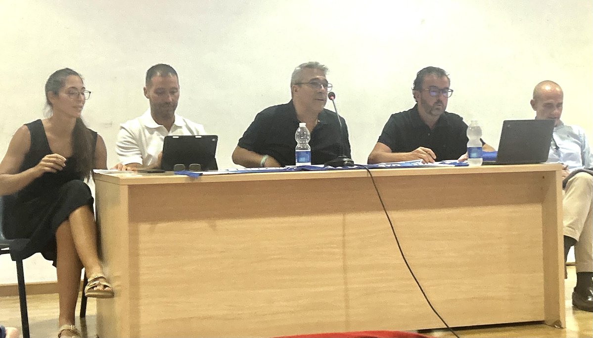 ElRecord's tweet photo. UN AMBIENTE POBRE, UN PRESUPUESTO DE CERCA DE 600.000€ y UNA VOZ CRÍTICA
https://t.co/uDLMFe9S86
#balonmano #handball #deportes #Elda #eldense @IberdrolaDHF https://t.co/oJFu4Rptfd