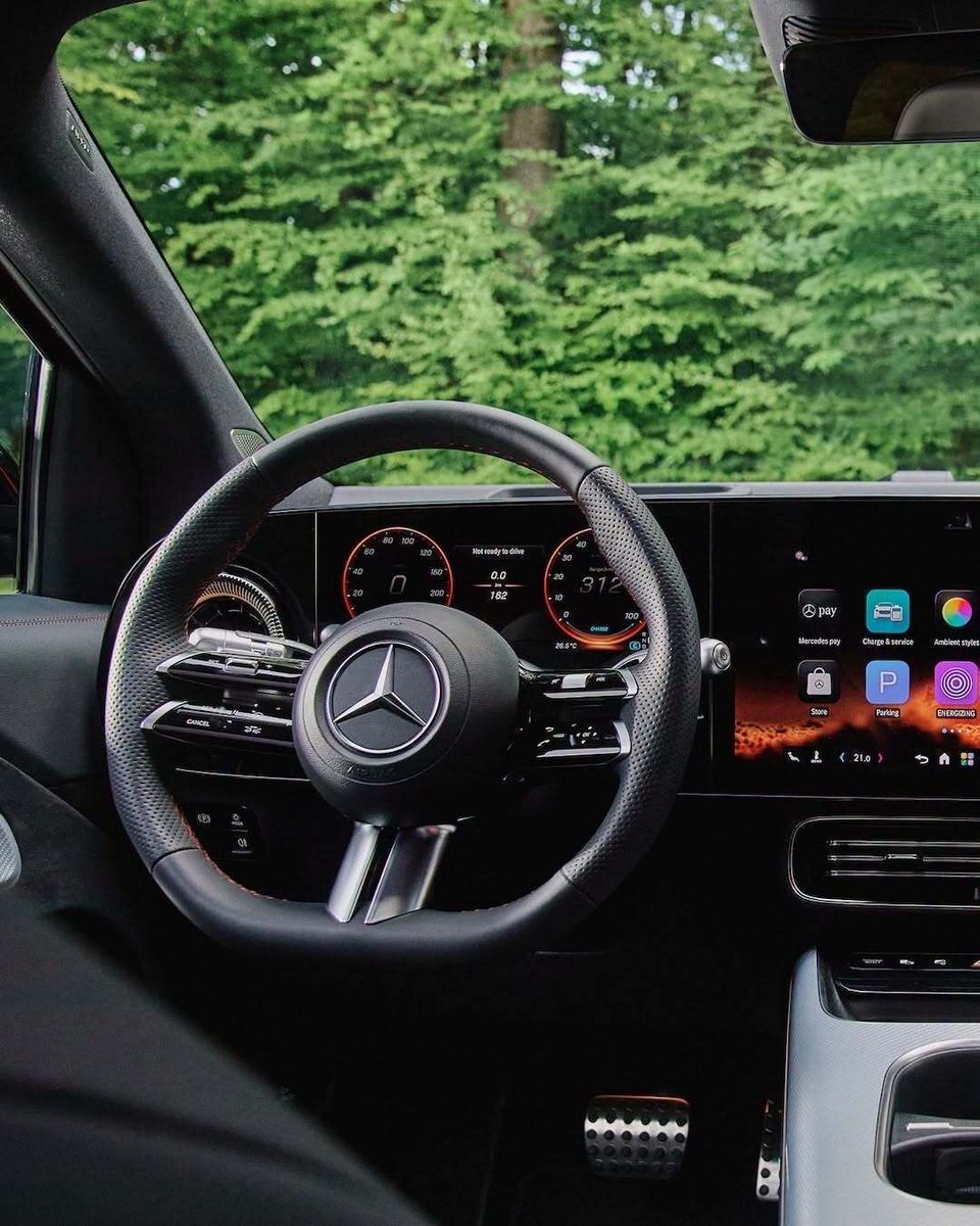 AutomobiliSkojo's tweet photo. Potpuno novi Mercedes-Benz GLA donosi još odvažniji dizajn, više prostora i novu razinu digitalnog iskustva. Prostranija unutrašnjost, MBUX Superscreen, panoramski krov te najnovija generacija inteligentnih sustava pomoći vozaču podižu udobnost i sigurnost na višu razinu. https://t.co/jMU5WLtEja