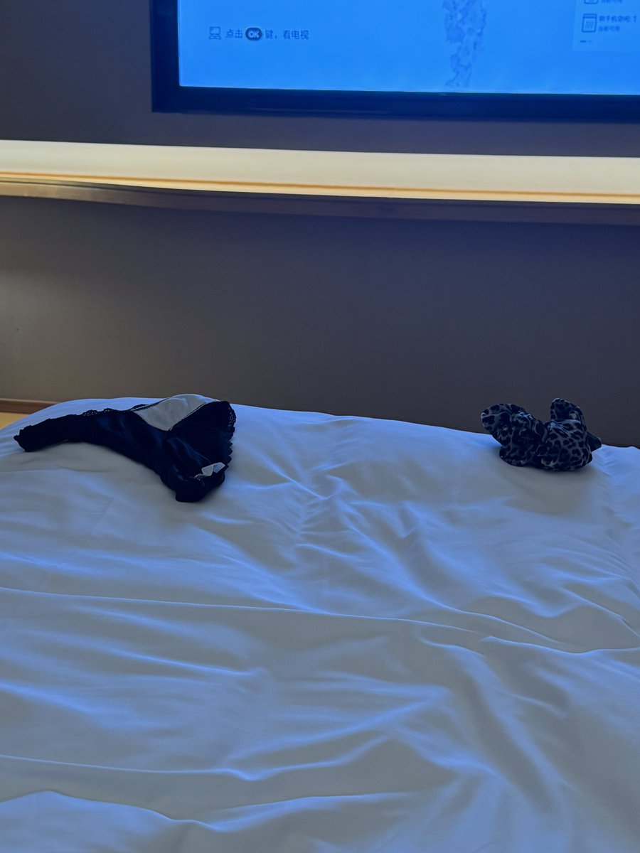 SLaw_11's tweet photo. 体制内幼师，暑假了就是空啊，进门了就迫不及待了。有个异地男朋友也得满足啊平时 https://t.co/f0gSeIug7b