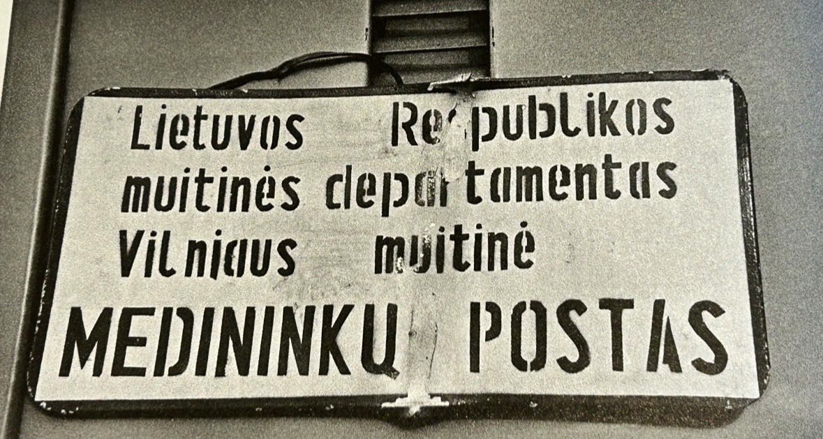 Twee_Papillon's tweet photo. Whatever legacy M. Gorbachev may have left behind, I, as a Lithuanian, will remember him as someone who sent tanks to crush peaceful protests in Vilnius and OMON kacaps to massacre Lithuanian border guards in Medininkai.

July 31, 1991- Medininkai Massacre🖤
🇱🇹 https://t.co/ISM1oxOZwA