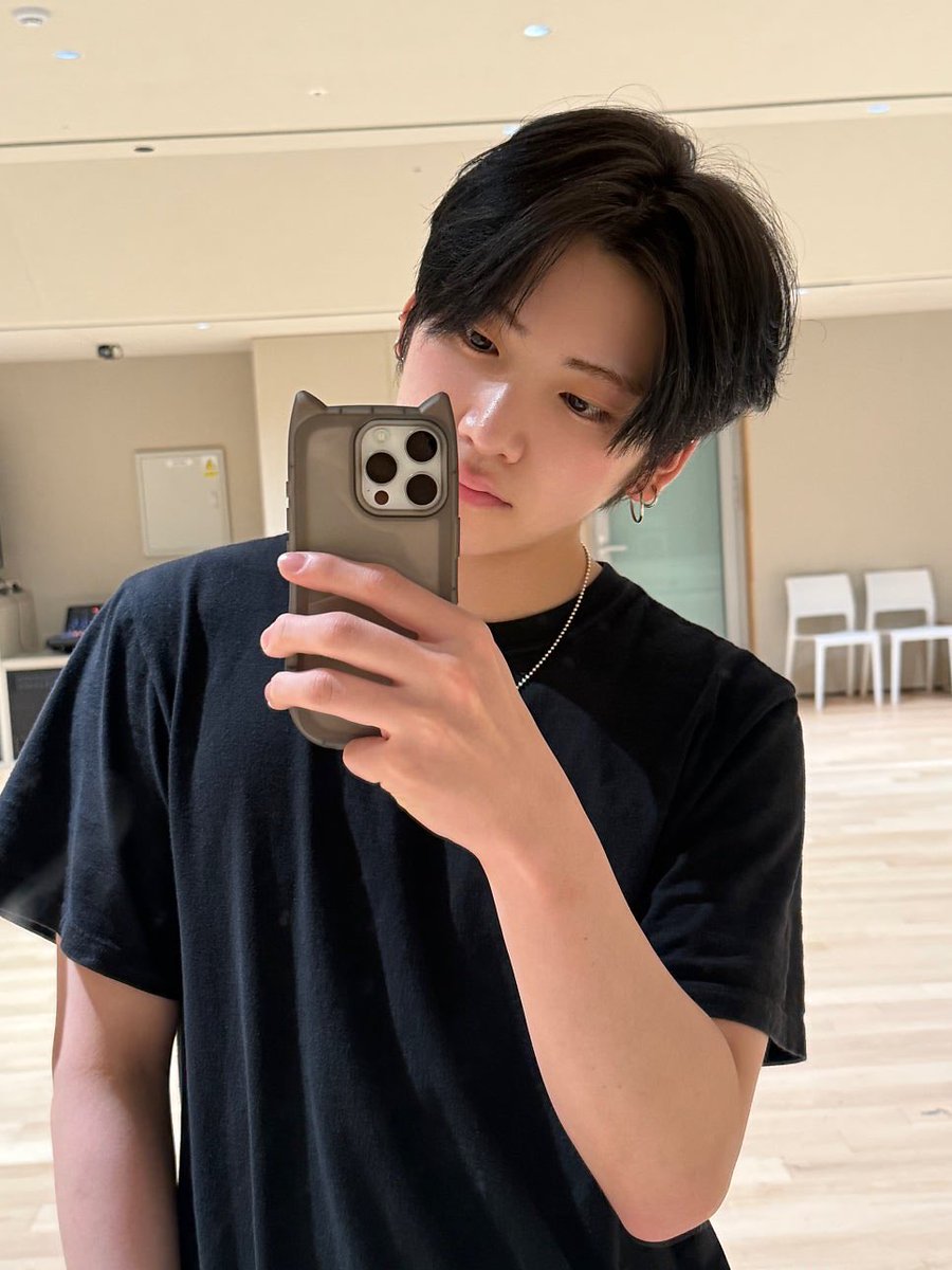 yumnya27's tweet photo. 다들 유마 최애 거울셀카좀 공유하자 일단 난 이거 https://t.co/Os8ZvFuzts