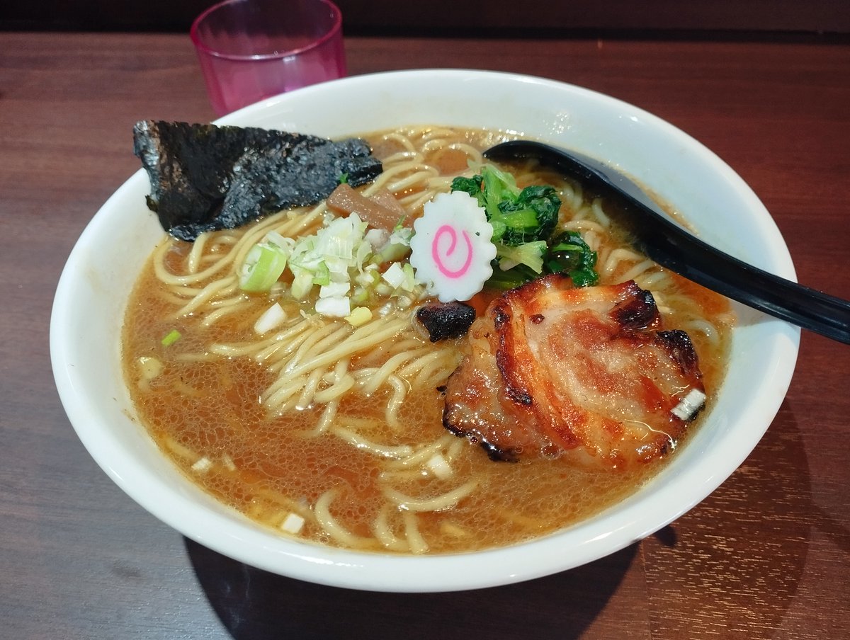 oDenDenv_7_v's tweet photo. 金獅子　醤油ラーメン大盛　950円
親知らずの治療が終わった記念でラーメンラーメン
久しぶりの金獅子大盛無料でお得だしスープが美味しくて麺がつるつるで良し https://t.co/n8o7MPKQ0L