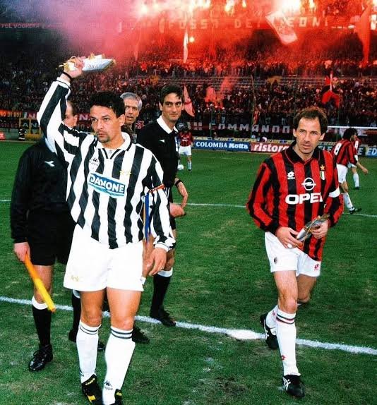 Rizkianikhsan's tweet photo. Ciao Il capitano Franco Baresi. One of our greatest and biggest rivals 🖤🤍💔 https://t.co/zxi52rHfcF