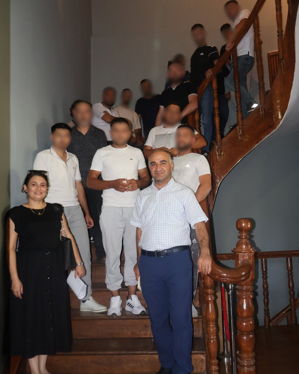 AfyonDsm03's tweet photo. Afyonkarahisar Denetimli Serbestlik Müdürlüğü olarak; yükümlülerimizin sosyal hayata adaptasyonunu desteklemek amacıyla Rıza Çerçel Kültür Merkezinde kitap okuma ve sergi ziyareti etkinlikleri gerçekleştirildi.

#Afyonkarahisar #DenetimliSerbestlik #KültürSanat #SosyalUyum https://t.co/v9EOPaHDJT