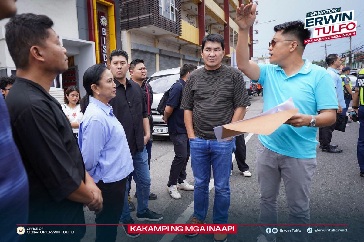 CrushMajor's tweet photo. QUICK VISIT TO MAYOR LENI ROBREDO 

Bumisita tayo kay Naga City Mayor Leni Robredo upang personal na kamustahin at suriin ang mga pampublikong programa sa lungsod.

Bilang bahagi ng Senado, tayo po ang may mandato sa budget—di lang sa pagbabalangkas nito kundi sa pagsigurong nagagamit ang bawat kusing nang tama. Kaya mahalaga po na matatag ang ugnayan ng Senado at ng ating mga LGUs upang masiguro na ang mga pambansang badyet ay nagiging aktwal na proyekto na pakikinabangan ng bawat mamamayan.

Magkakakampi dapat para sa pag-angat ng buhay ng mga Pilipino.

- Sen. Erwin Tulfo