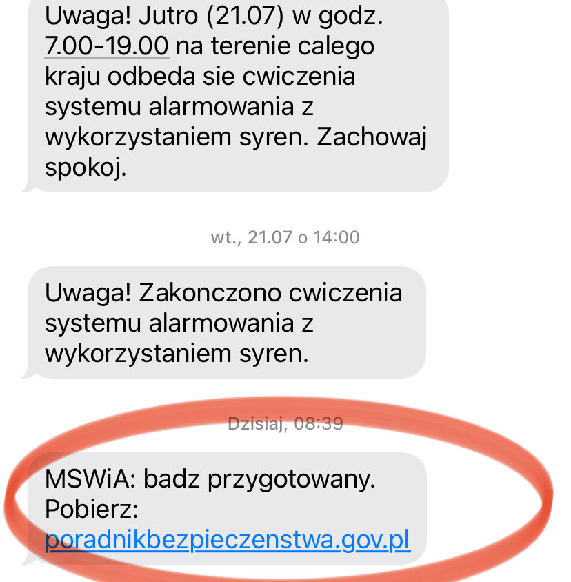 magic8201's tweet photo. Właśnie dostałem alert rcb. 
I pytam się po jakiego grzyba wydrukowali i wysyłali 27mln poradników żeby teraz namawiać do ściągnięcia go sobie na telefon? https://t.co/fT4QwXIeZm