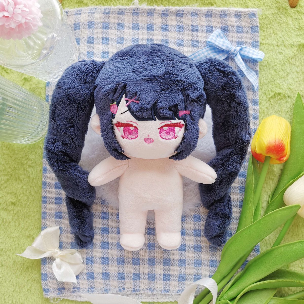EvaCustom's tweet photo. ふんわりとしたツインテールに、大きなピンク色の瞳がきらきら輝く15cmのぬいちゃん🎀🩷
ころんとした小さなサイズに、元気いっぱいの表情がぴったりで、見ているだけで自然と笑顔になってしまいます。ふわふわのツインテールは存在感たっぷりで、どの角度から見てもとびきりキュート✨
手のひらにちょこんと乗るサイズ感だから、おでかけにもぬい撮りにも大活躍。毎日そばに置いておきたくなる、とびきり愛らしい子です💕
#20cmスタンダード型-刷花兔毛 
++++++++++++++++++++++++++
写真をもとにカスタマイズ棉人形🥰
無料で人形をデザインします!
https://t.co/gVeZ5RmBDJ

#かわいい #ぬいぐるみ  #推し活 #コットンドール #手作りドール #オーダーメイドドール #ハンドメイドドール