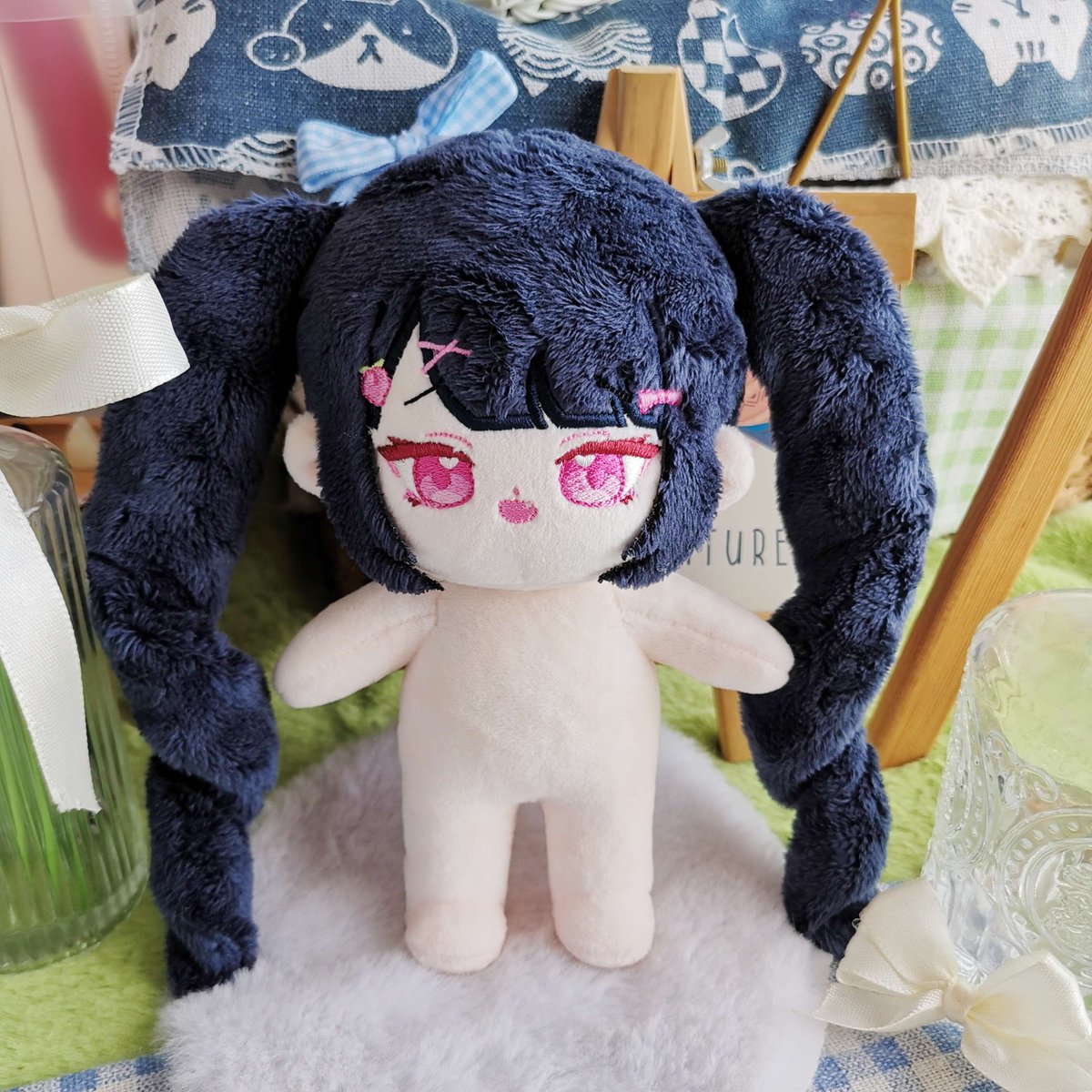 EvaCustom's tweet photo. ふんわりとしたツインテールに、大きなピンク色の瞳がきらきら輝く15cmのぬいちゃん🎀🩷
ころんとした小さなサイズに、元気いっぱいの表情がぴったりで、見ているだけで自然と笑顔になってしまいます。ふわふわのツインテールは存在感たっぷりで、どの角度から見てもとびきりキュート✨
手のひらにちょこんと乗るサイズ感だから、おでかけにもぬい撮りにも大活躍。毎日そばに置いておきたくなる、とびきり愛らしい子です💕
#20cmスタンダード型-刷花兔毛 
++++++++++++++++++++++++++
写真をもとにカスタマイズ棉人形🥰
無料で人形をデザインします!
https://t.co/gVeZ5RmBDJ

#かわいい #ぬいぐるみ  #推し活 #コットンドール #手作りドール #オーダーメイドドール #ハンドメイドドール