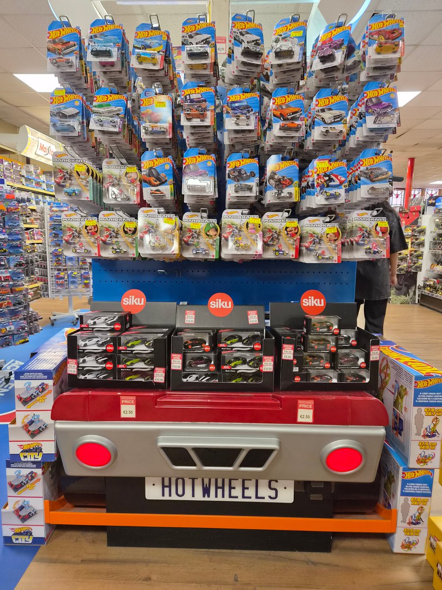 MoparMini8654's tweet photo. Aujourd'hui, on met l'Irlande ☘️ à l'honneur sur les Mini Mopar Miniatures, l'occasion de prendre une bouffée d'air frais en cette période de fortes chaleurs... 
#diecast #mopar #hotwheels #Matchbox #siku 

C'est ici : 
https://t.co/udB4uLrs9b https://t.co/64H8uQEpSg
