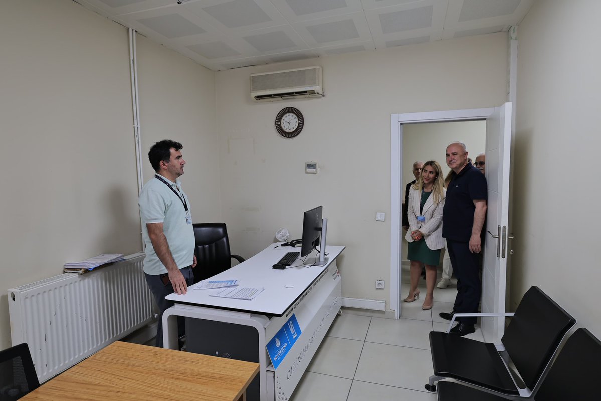 SafakBasa's tweet photo. 📍 Gaziosmanpaşa Şube Müdürlüğümüzü ziyaret ederek mesai arkadaşlarımız ve hemşehrilerimizle bir araya geldik. Bu vesileyle İSKİ Yönetim Kurulu toplantımızı da şubemizde gerçekleştirdik.

📊 Toplantımızda; Gaziosmanpaşa ilçemizde devam eden ve planlanan altyapı yatırımlarını, abone hizmetlerimizi ve vatandaş memnuniyetini artırmaya yönelik çalışmalarımızı ele aldık.

🌿 İstanbul'un her ilçesinde güçlü altyapıyı, kaliteli hizmet anlayışıyla buluşturarak hemşehrilerimizin yaşam kalitesini yükseltmek için çalışmaya devam ediyoruz.
