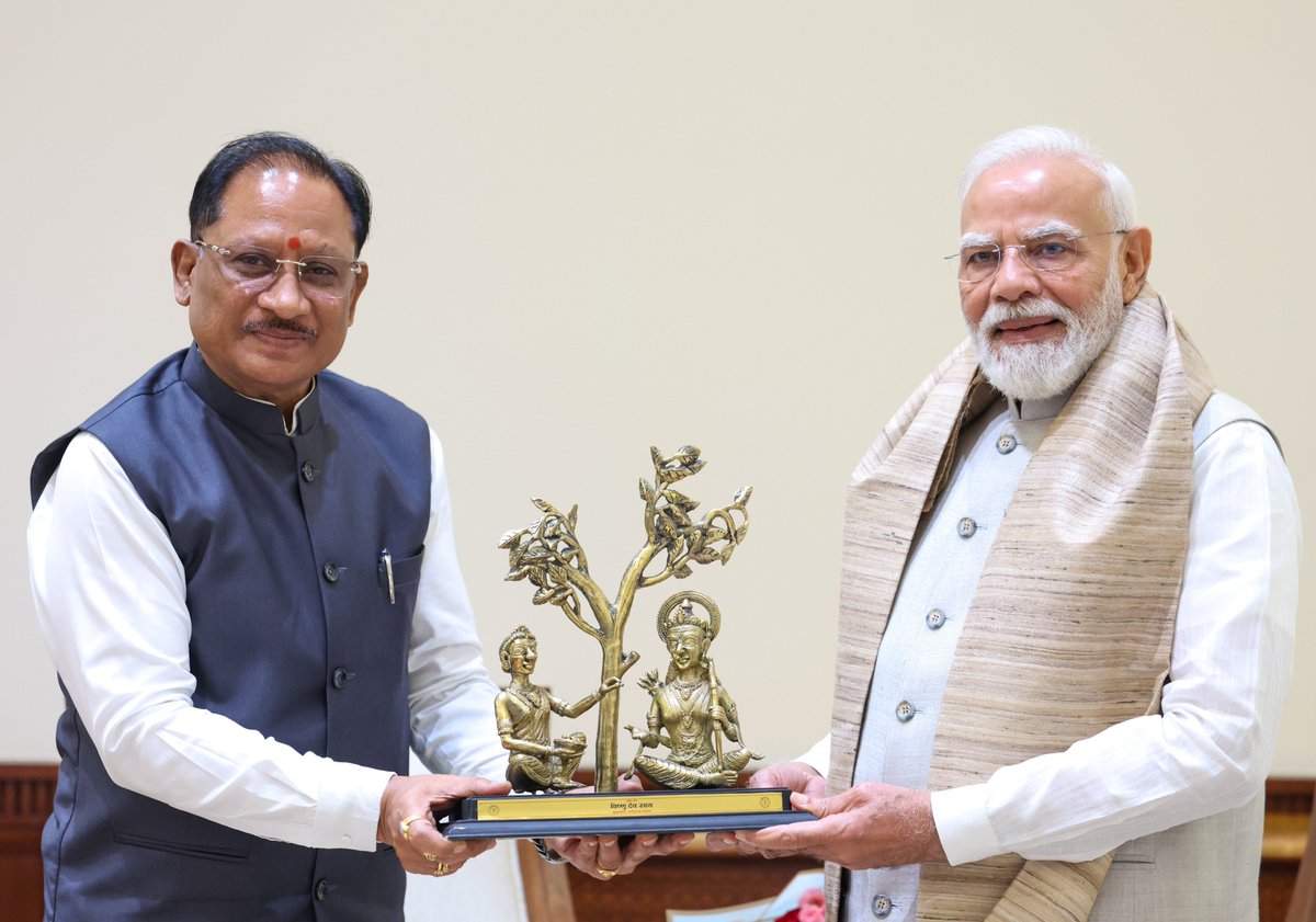 PMOIndia's tweet photo. Chief Minister of Chhattisgarh, Shri @vishnudsai met Prime Minister @narendramodi today. 

@ChhattisgarhCMO https://t.co/WAu12xZ3Ss