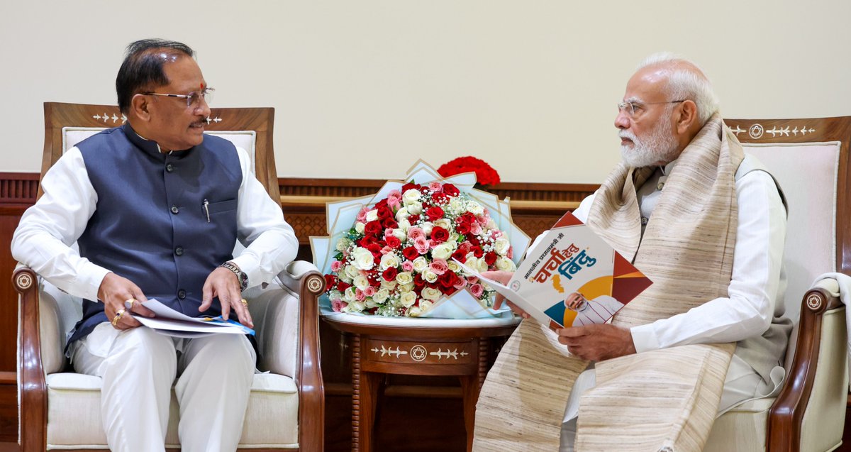PMOIndia's tweet photo. Chief Minister of Chhattisgarh, Shri @vishnudsai met Prime Minister @narendramodi today. 

@ChhattisgarhCMO https://t.co/WAu12xZ3Ss
