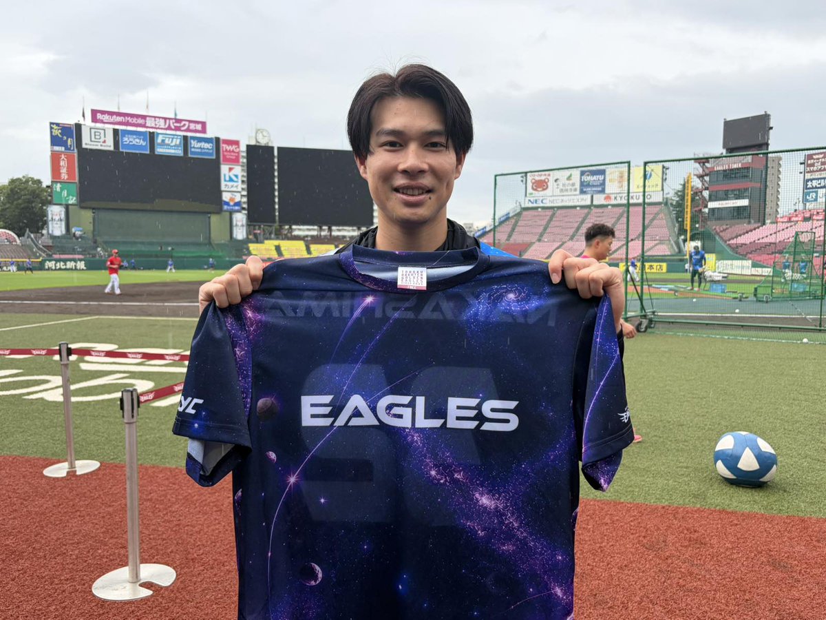 Rakuten__Eagles's tweet photo. ／
今日から
「#夏スタ! STARLIGHT GALAXY」開催🌟
＼

観戦チケットをお持ちの先着15,000名様に「GALAXYランダムTシャツ」をプレゼント🧑🏻‍🚀💙

#中島大輔 選手のランダムTシャツはこちら💁

覇気ありなしver.でデザインをご紹介🙂

#RakutenEagles
#強鷲革新 https://t.co/UoViXDGUnP