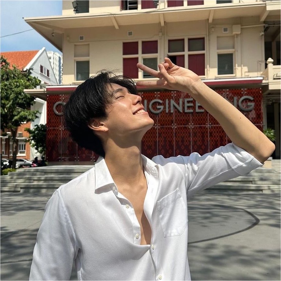 dusklymoonie's tweet photo. Aurero ⭐️ ; #PondPhuwin au

La probabilidad de que tu profesor sea el aurero con quien hablas todas las noches debería ser cero. Pero Phuwin nunca fue bueno con las probabilidades.
El doctor Pond no sonríe y P Parker escribe au’s, no podrían ser la misma persona… ¿o si? https://t.co/fOeG1rxqxt
