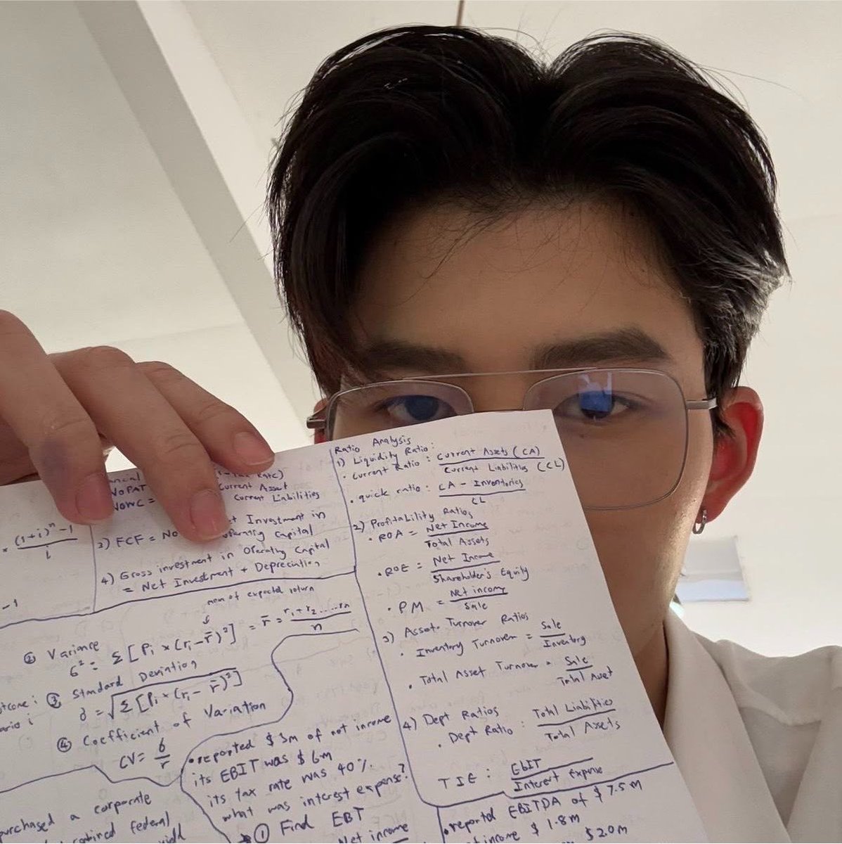 dusklymoonie's tweet photo. Aurero ⭐️ ; #PondPhuwin au

La probabilidad de que tu profesor sea el aurero con quien hablas todas las noches debería ser cero. Pero Phuwin nunca fue bueno con las probabilidades.
El doctor Pond no sonríe y P Parker escribe au’s, no podrían ser la misma persona… ¿o si? https://t.co/fOeG1rxqxt