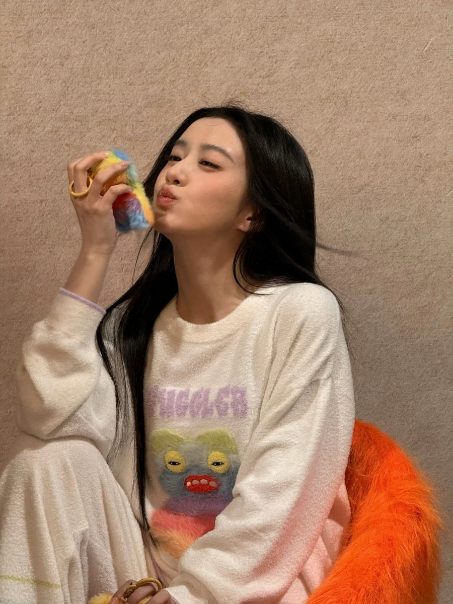 1ov3wan's tweet photo. 공작실에 올라온 상은띠 너무 아랑스럽다ㅋㅋㅋ https://t.co/sCk51Tr6Ix