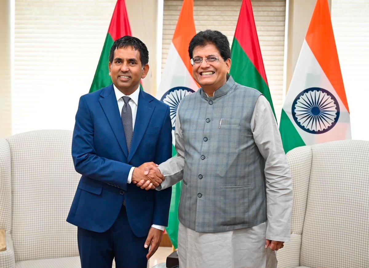 HCIMaldives's tweet photo. From leadership’s vision, policy agreement to real-world implementation. 

The UPI-Favara linkage will transform trade, travel &amp; cross border remittances. Looking forward to expanding this digital highway to merchant QR codes, B2B systems soon &amp; furthering economic ties!

🇮🇳🤝🇲🇻 https://t.co/ppoZxJDWc0
