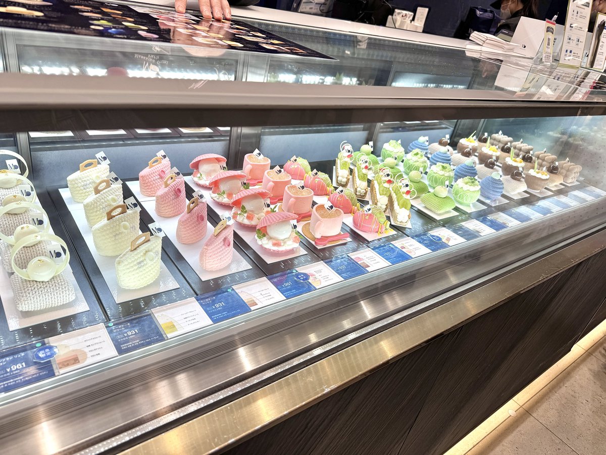 o0_ynyn's tweet photo. ショーケースがほんっまに宝石箱みたいで見てるだけで幸せやった😭✨ https://t.co/kfDXBEUOEz