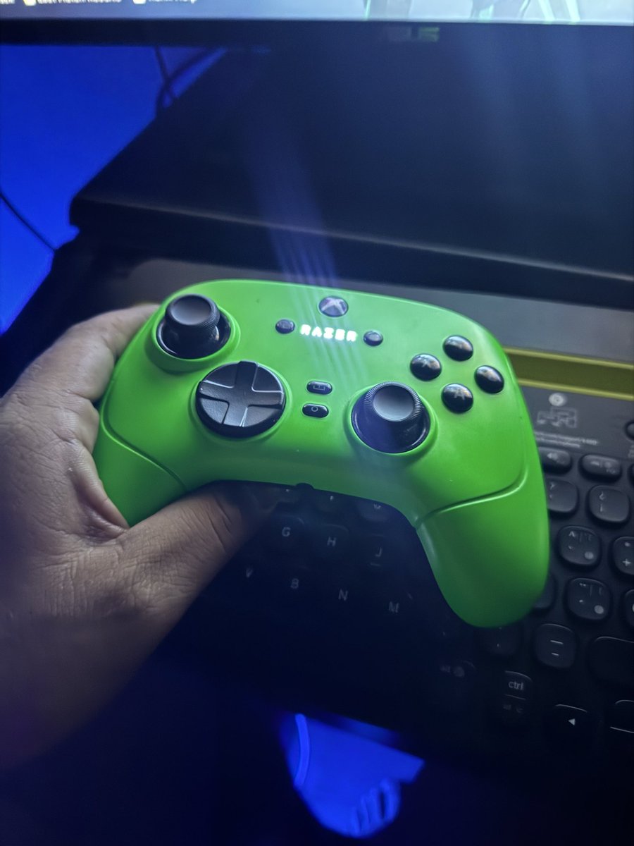 RemixUno's tweet photo. @Razer No ! Your controllers are stupid trash and they don’t work ! Stupid hard as hell joysticks I rather die than using Your stupid controllers ever again I hate you ! https://t.co/CIqCKczMOe